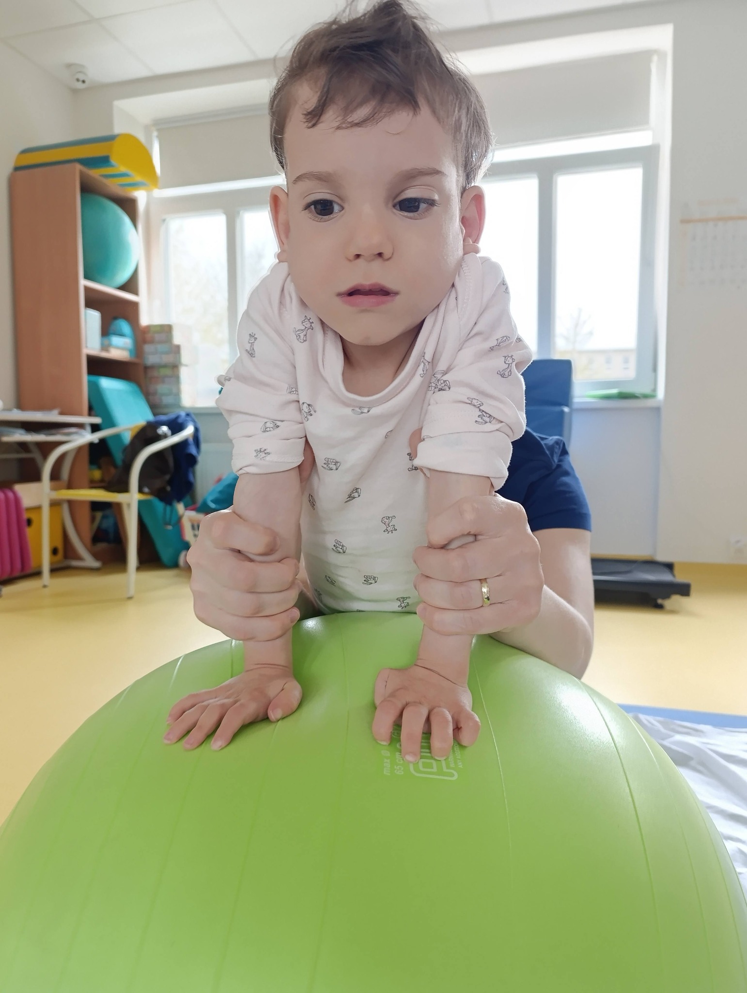 Keď aj malý pokrok znamená veľkú nádej – pomôžte Lenke na jej ceste