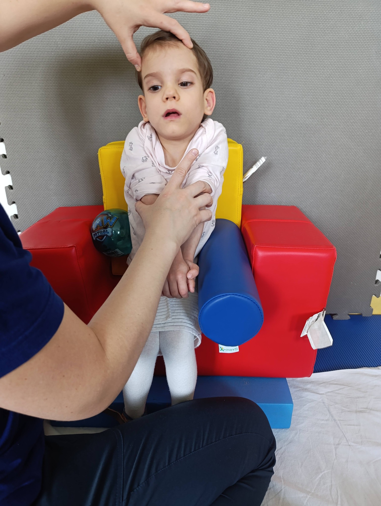 Keď aj malý pokrok znamená veľkú nádej – pomôžte Lenke na jej ceste
